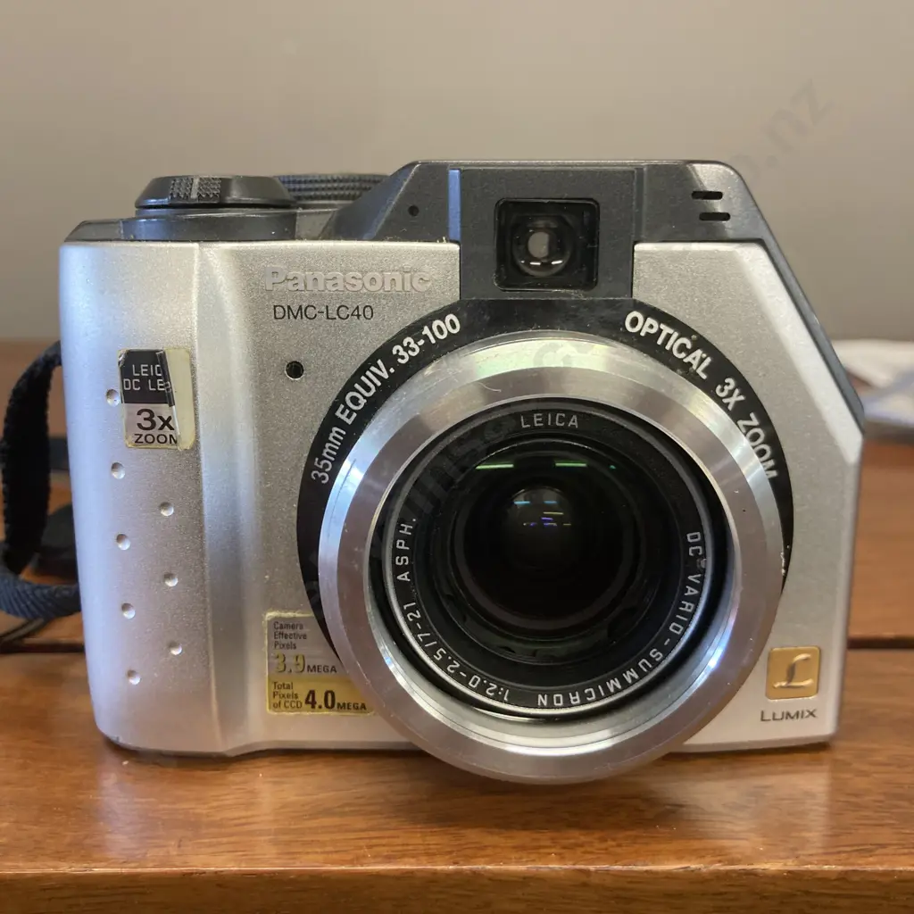 Panasonic LUMIX DMC-LC40 3.9MP Digital Camera 33-100 Leica Zoom, CD, Charger, LowePro Carry Bag Image 1++